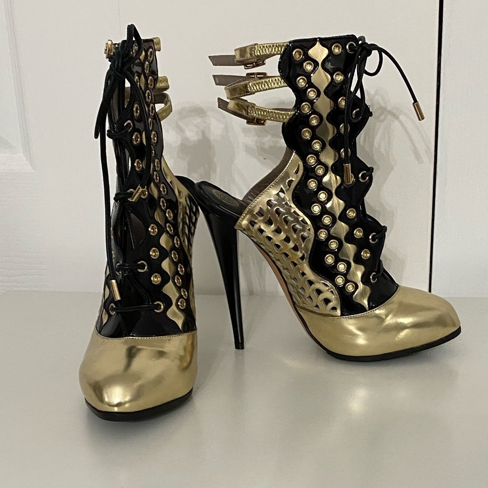 VERSACE | Gold Black Lace Up Gladiator Patent Leather Shoes Perforated Heels 36 - Picture 2 of 16